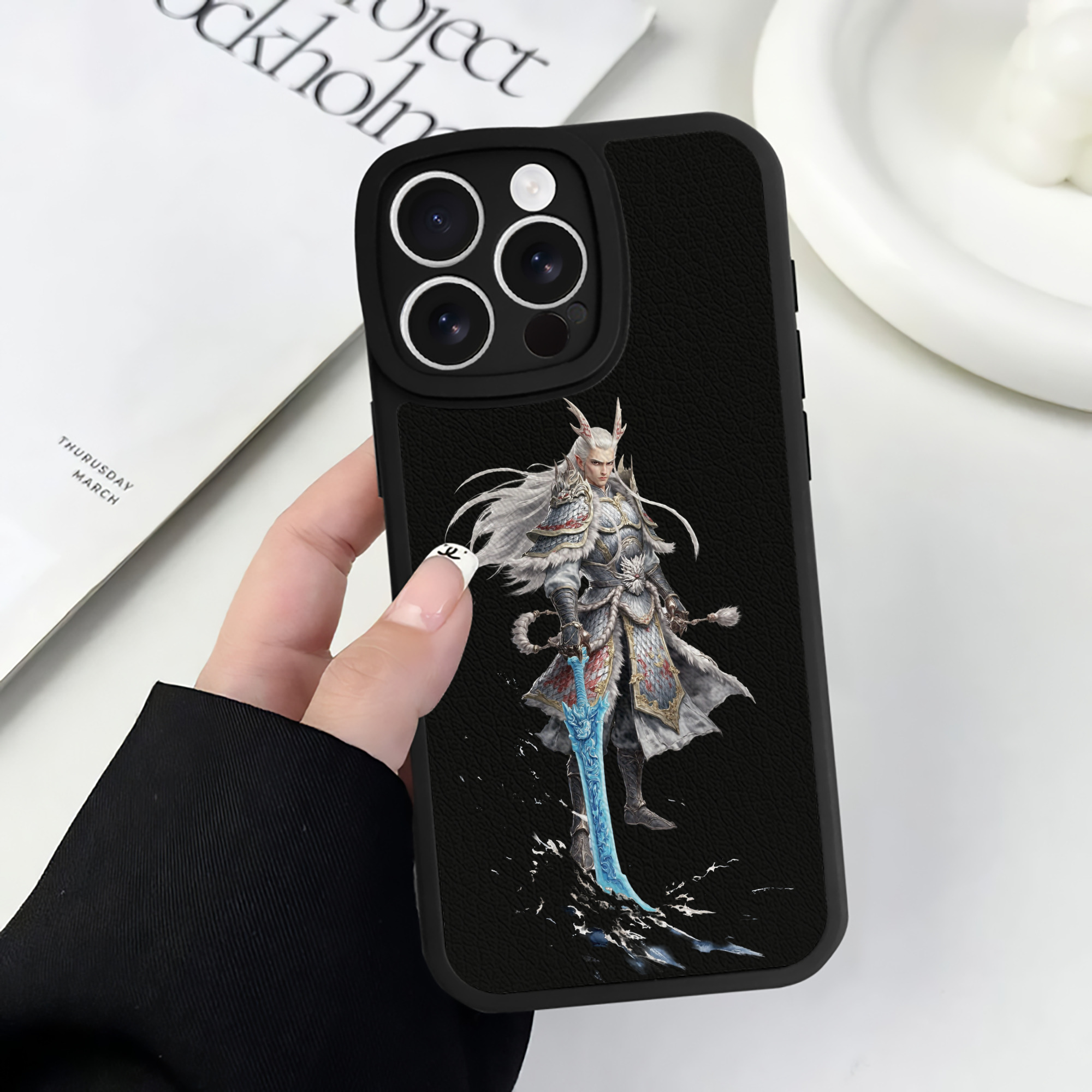 （画像用） Ne Zha 2 ナタ 魔童の大暴れ 【iPhone 16シリーズ対応】シリコンスマホケース（レザー調） 材質：シリコン